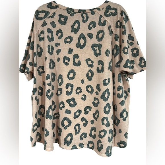 Hopely Leopard Print Women’s Medium OVERSIZED - Picture 2 of 10